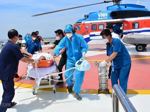 Trực thăng kịp thời đưa bệnh nhân đột quỵ não từ huyện đảo Trường Sa vào đất liền điều trị