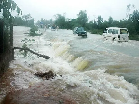 Chủ động ứng phó bão NESAT và mưa lũ kéo dài