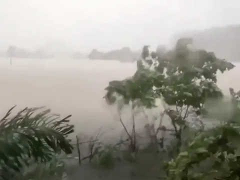 Bão lũ nhấn chìm các làng mạc, ruộng đồng ở miền bắc Phillipines