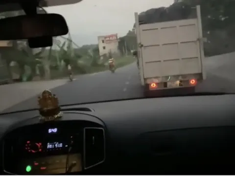 Tuyên Quang: Xe cấp cứu chở bệnh nhân nguy kịch liên tục bị xe tải tạt đầu