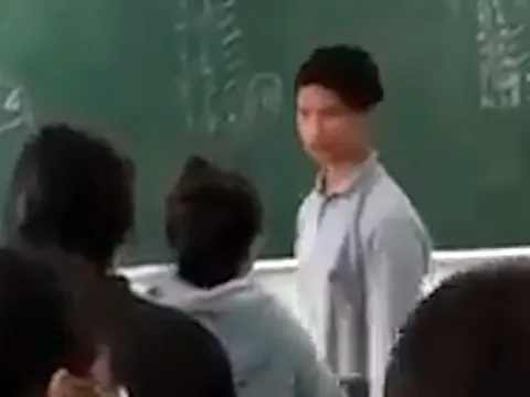 Thầy giáo trải lòng sau khi bị nữ sinh đấu khẩu trong lớp học: "Mong mọi người cho em cơ hội sửa sai"
