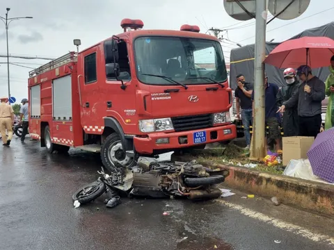 Đắk Lắk: Xe cứu hoả va chạm với xe máy trên đường đi chữa cháy khiến 1 cô gái tử vong
