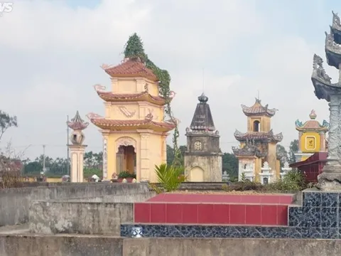 Thái Bình: Đào trộm mộ lấy hài cốt, rồi tống tiền 300 triệu đồng