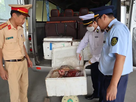 Phú Thọ: Bắt giữ 172 kg nội tạng hôi thối đang trên đường đi tiêu thụ