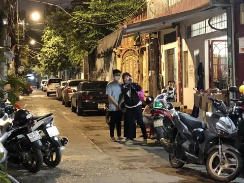 TP HCM: Lực lượng chức năng phá cửa cứu người đàn ông đang treo cổ tự tử