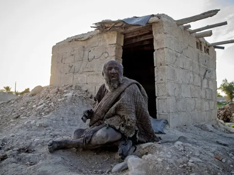 "Người ở bẩn nhất thế giới" qua đời ở tuổi 94, chỉ ít tháng sau khi được tắm rửa