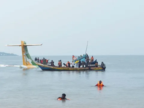 Vụ rơi máy bay ở Tanzania: Ít nhất 19 người thiệt mạng