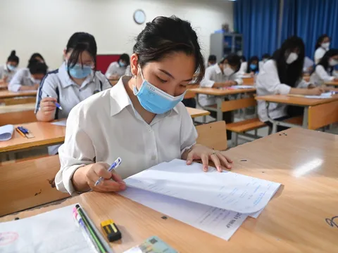 Thí sinh 'ngồi trên đống lửa' vì bị hoãn thi IELTS