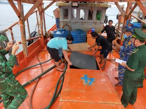 Bắt 2 tàu cá chở 62.000 lít dầu DO không hóa đơn, chứng từ