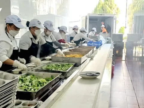 Quảng Ninh tăng cường giám sát suất ăn trong trường học