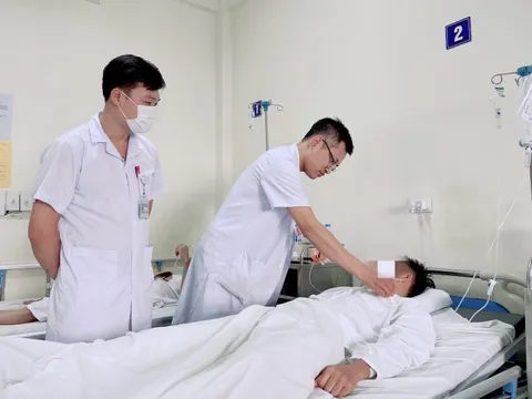 Nam thanh niên 15 lần đốt sùi mào gà ở phòng khám da liễu vẫn không khỏi bệnh