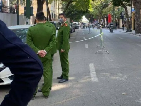 Đối tượng dùng dao bầu đâm Trung tá công an Hoàn Kiếm tử vong khai gì?