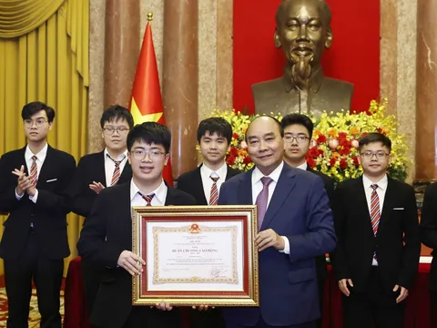 Chủ tịch nước trao Huân chương Lao động cho học sinh đoạt giải quốc tế 2022