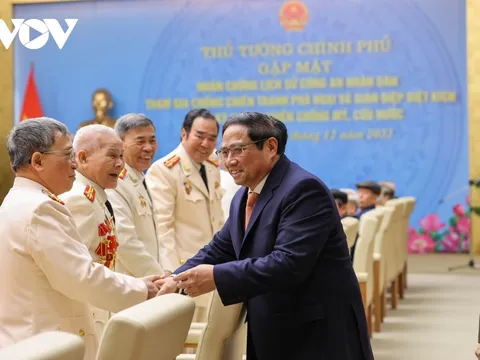 Thủ tướng gặp mặt 100 nhân chứng lịch sử Công an nhân dân