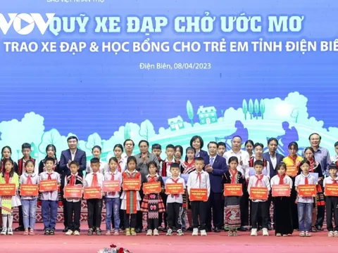 Thủ tướng: Lắng nghe trẻ em bằng trái tim và bảo vệ trẻ em bằng hành động