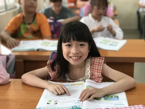 Cô bé 7 tuổi với trái tim luôn “tỏa nắng” giữa lòng Thủ đô