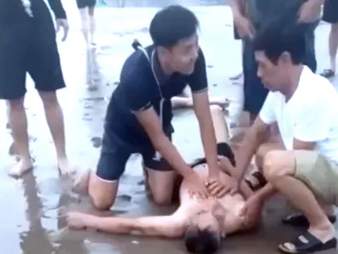 Nghệ An: Hai ngư dân dũng cảm cứu 4 người đuối nước