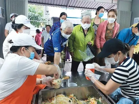 Lòng tốt, sự tử tế lặng thầm tiếp nối