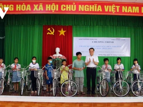 Gây quỹ từ thiện cho bệnh nhân nghèo bị đột quỵ và tiếp sức học sinh đến trường