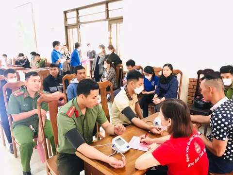 Kom Tum: Đông đảo người dân tham gia hiến máu tình nguyện tại Kon Plông