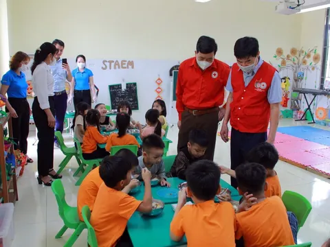 Đưa nhiều nguồn lực đến với người gặp khó trong Tháng Nhân đạo