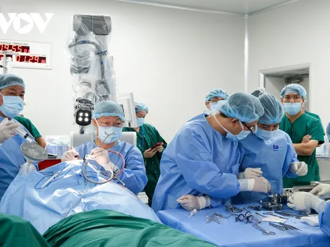 Lần đầu tiên Việt Nam ứng dụng robot trí tuệ nhân tạo vào mổ não