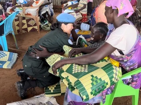 Quên bản thân mình để phụng sự...