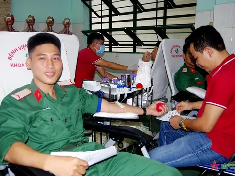 Trường Cao đẳng Hậu cần 2 phối hợp Bệnh viện Quân y 175 hiến máu tình nguyện