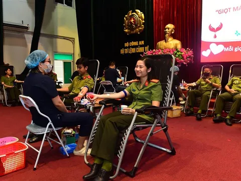 Hơn 400 cán bộ, chiến sĩ Cảnh vệ tham gia hiến máu tình nguyện