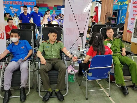 Cán bộ, chiến sỹ Công an tỉnh Sơn La tham gia hiến máu tình nguyện