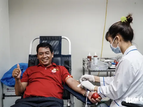Nghỉ việc để đi vận động hiến máu như một cách trả ơn cuộc đời