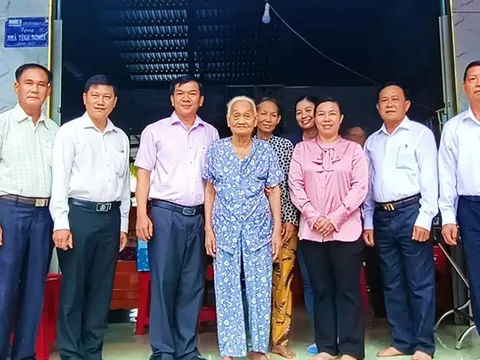 An Giang: Trao nhà Tình nghĩa cho 2 gia đình chính sách ở Châu Phú