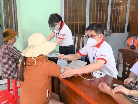 Khám bệnh, phát thuốc miễn phí cho hơn 1.200 người dân