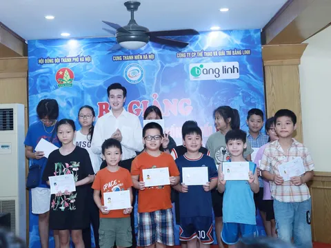 Dạy bơi miễn phí cho 137 trẻ em có hoàn cảnh khó khăn