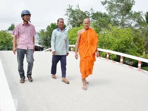 Lão nông Khmer hơn 30 năm xây cầu từ thiện