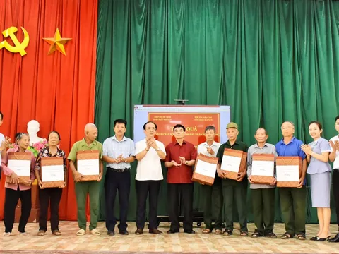 Thái Nguyên: Tặng 30 suất quà cho nạn nhân chất độc da cam