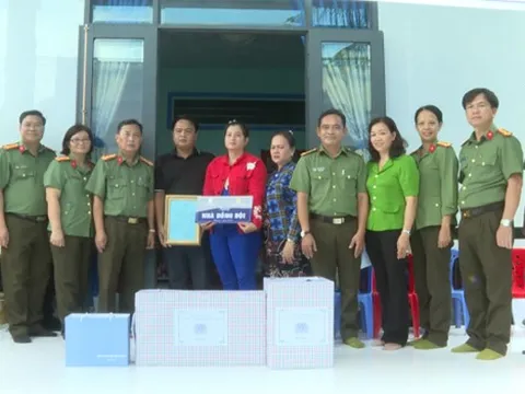 Công an tỉnh Bạc Liêu khánh thành cầu giao thông nông thôn, trao nhà Nghĩa tình đồng đội