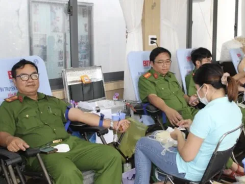 TP Hồ Chí Minh: Công an Quận 12 hăng hái tham gia hoạt động hiến máu cứu người