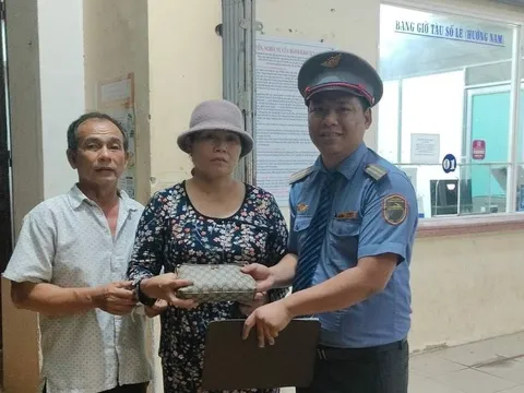 Nhân viên đường sắt trả lại hơn 20 triệu đồng cho hành khách bỏ quên trên tàu