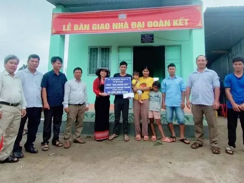 Gia Lai: Bàn giao nhà “Đại đoàn kết” cho hộ nghèo tại xã Ia Khươl