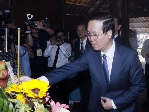 Chủ tịch nước Võ Văn Thưởng dự Lễ dâng hương kỷ niệm 135 năm Ngày sinh Chủ tịch Tôn Đức Thắng