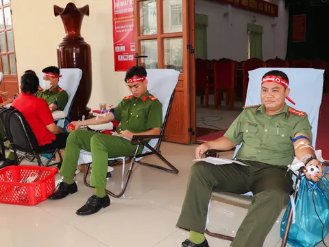 Đại úy công an 18 năm hiến máu cứu người