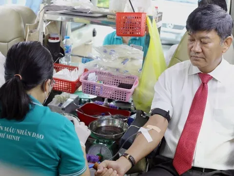 300 cán bộ viên chức, đoàn viên Sawaco hiến máu