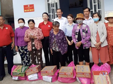 Bình Dương: Bàn giao Nhà Chữ thập đỏ cho người dân khó khăn