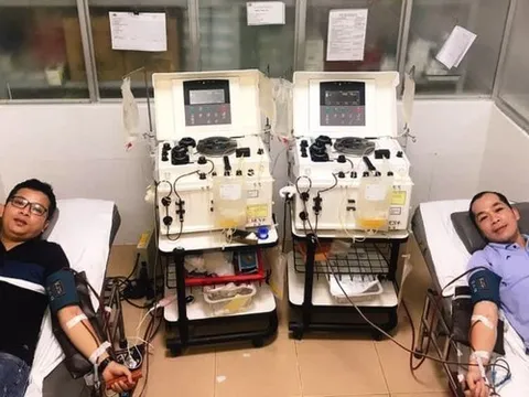 Hai anh em ruột hơn 100 lần hiến máu cứu người