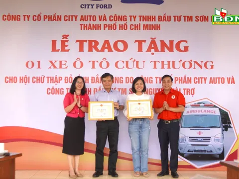 Hội Chữ thập đỏ tỉnh Đắk Nông tiếp nhận xe cứu thương gần 1 tỷ đồng