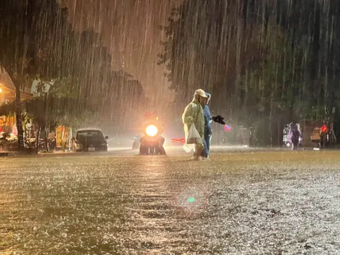 Bão số 3 suy yếu thành áp thấp nhiệt đới, Nam Bộ mưa to