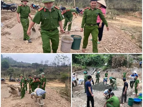 Nghệ An: Chiến sĩ công an băng rừng, vượt suối làm nhà cho người nghèo