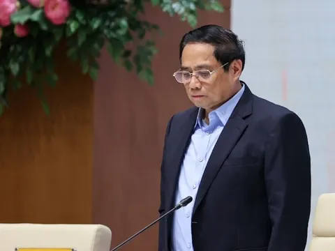 Thủ tướng và các thành viên Chính phủ tưởng niệm nạn nhân vụ cháy chung cư ở Hà Nội