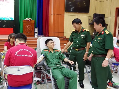 Hơn 500 cán bộ, học viên Trường Sĩ quan Công binh hiến máu tình nguyện